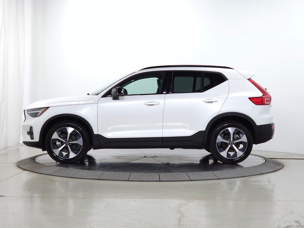 New 2026 Volvo XC40 B5 Plus SUV