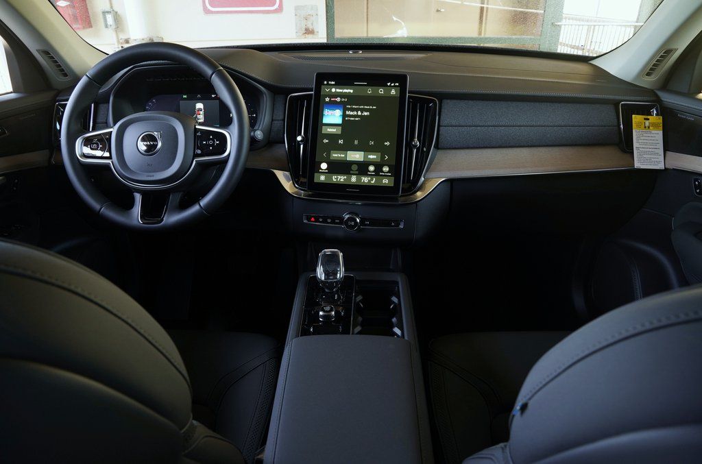 2026 Volvo XC90 Plus - Photo 7