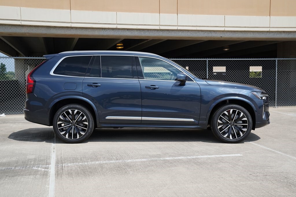 2026 Volvo XC90 Plus photo 3