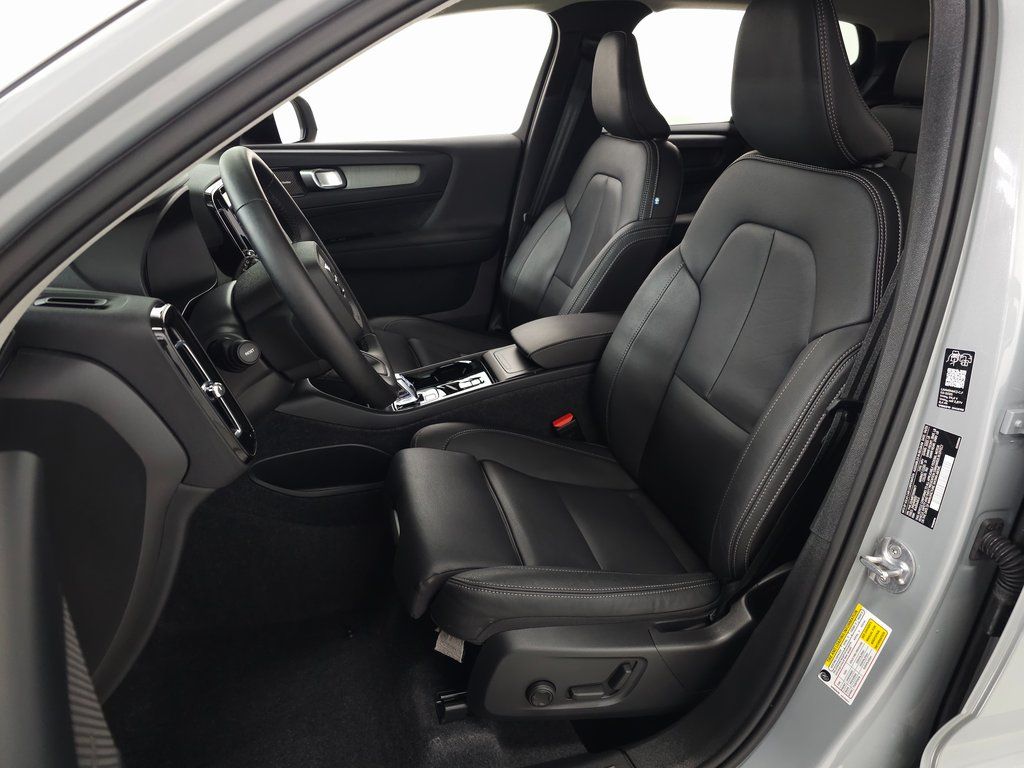 2026 Volvo XC40 Ultra - Photo 12