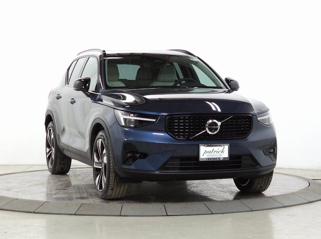 2026 Volvo XC40 B5 Ultra Dark AWD's photo