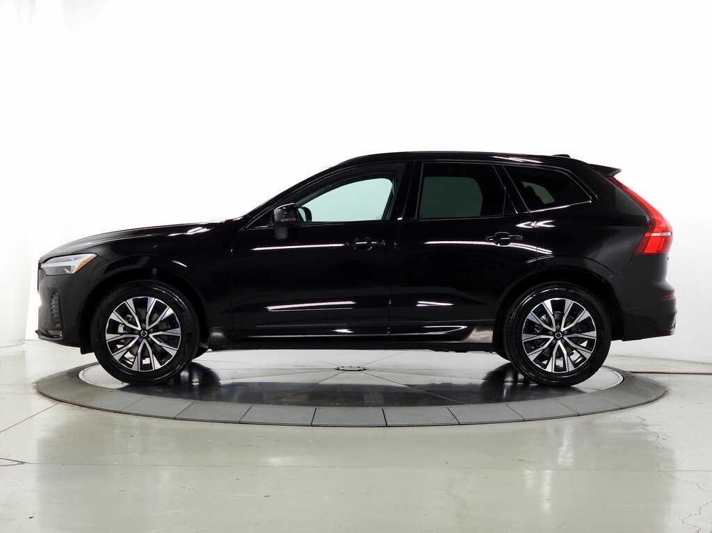 2025 Volvo XC60 B5 Core photo 4