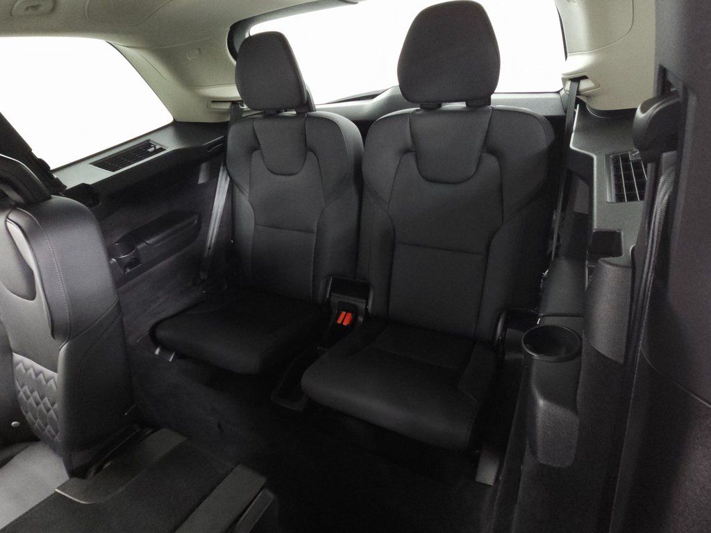 2025 Volvo XC90 Plus - Photo 32
