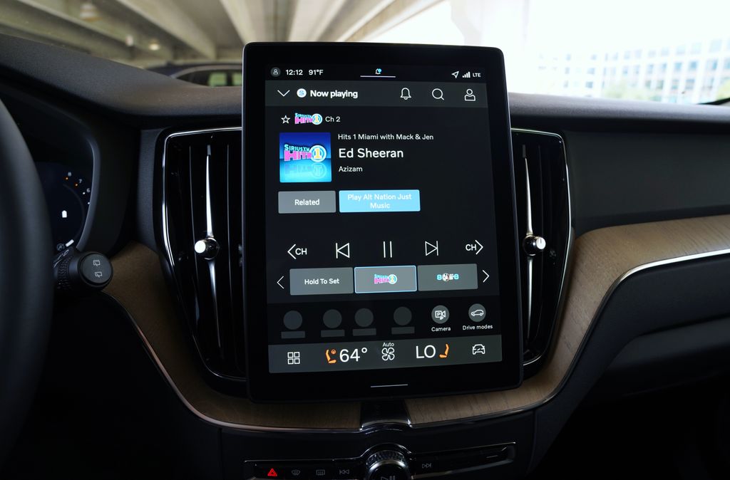 2026 Volvo XC60 Plus - Photo 14