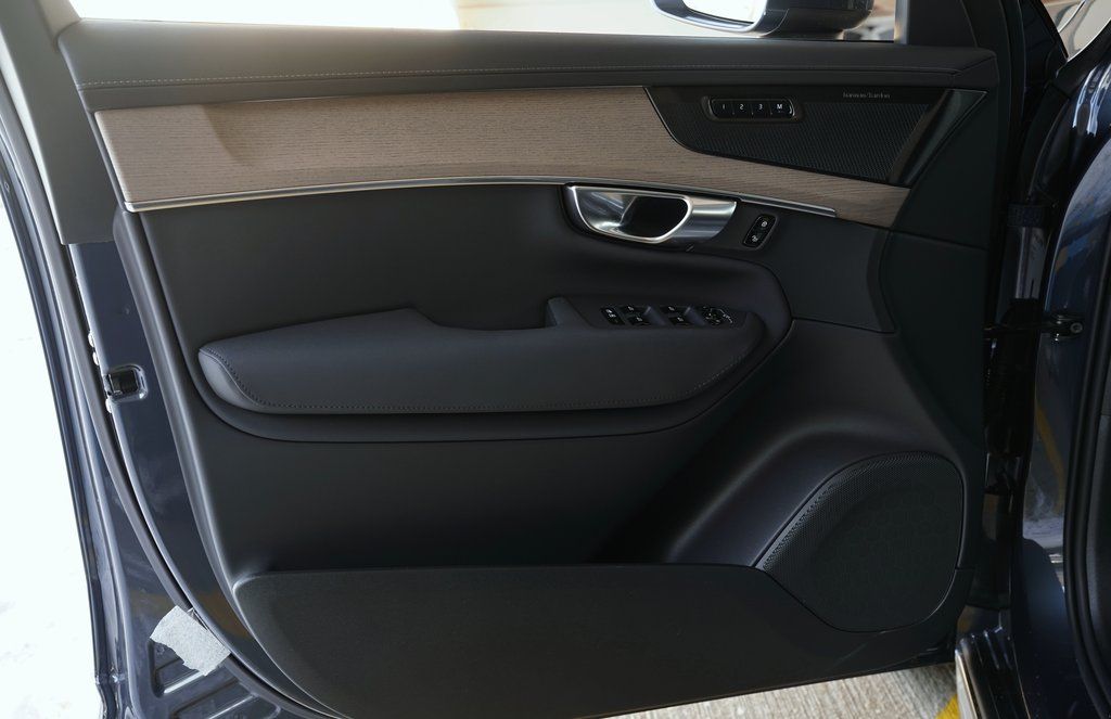 2026 Volvo XC90 Plus - Photo 7