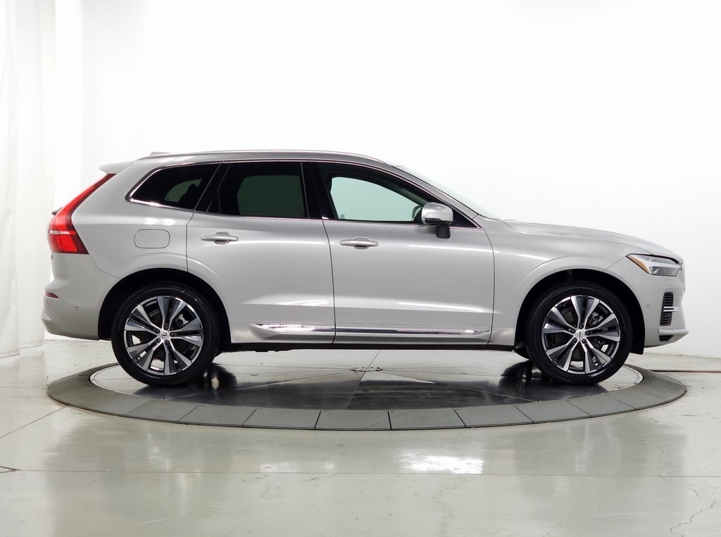 2022 Volvo XC60 Recharge Plug-In Hybrid T8 Inscription Expression Extended Range 13