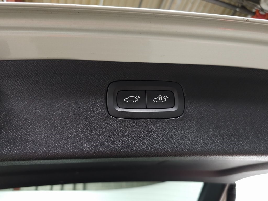 2022 Volvo XC90 T6 AWD Inscription 6 Seater 10