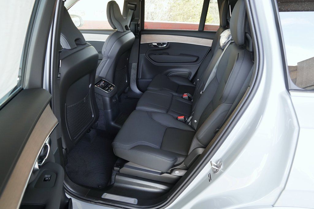 2026 Volvo XC90 Plus - Photo 24