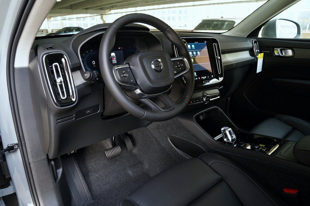 2025 Volvo XC40 Ultra - Photo 12