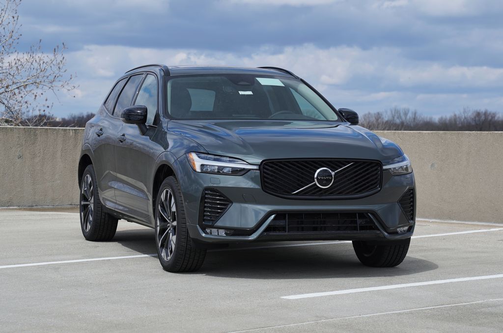 2026 Volvo XC60 B5 Plus Dark AWD's photo