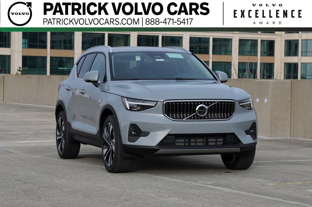 2025 Volvo XC40