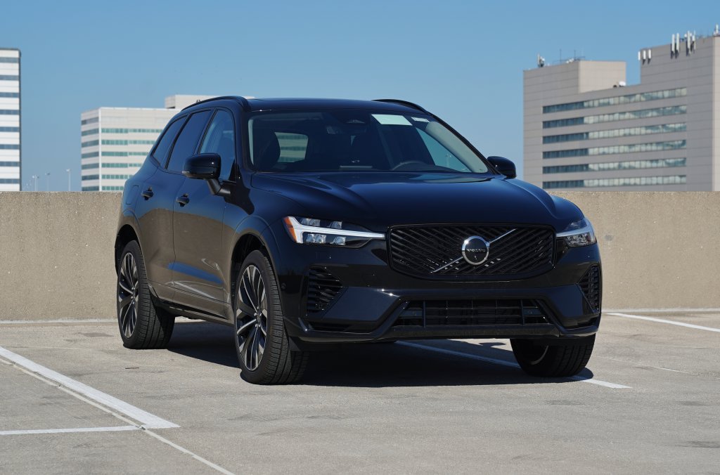 2027 Volvo XC60 T8 Ultra Dark