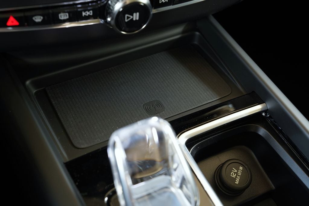 2026 Volvo XC60 Plus - Photo 21