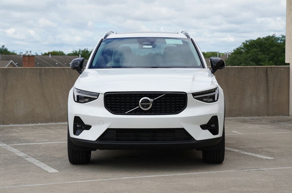 New 2026 Volvo XC40 B5 Ultra SUV