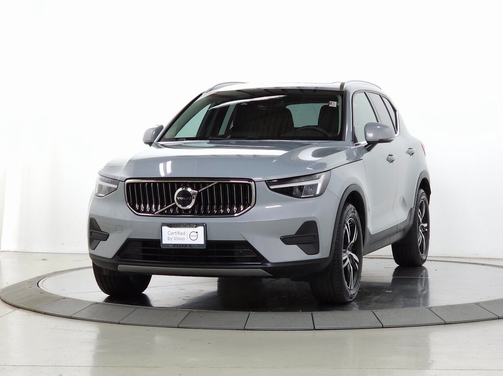 2025 Volvo XC40 Core photo 2