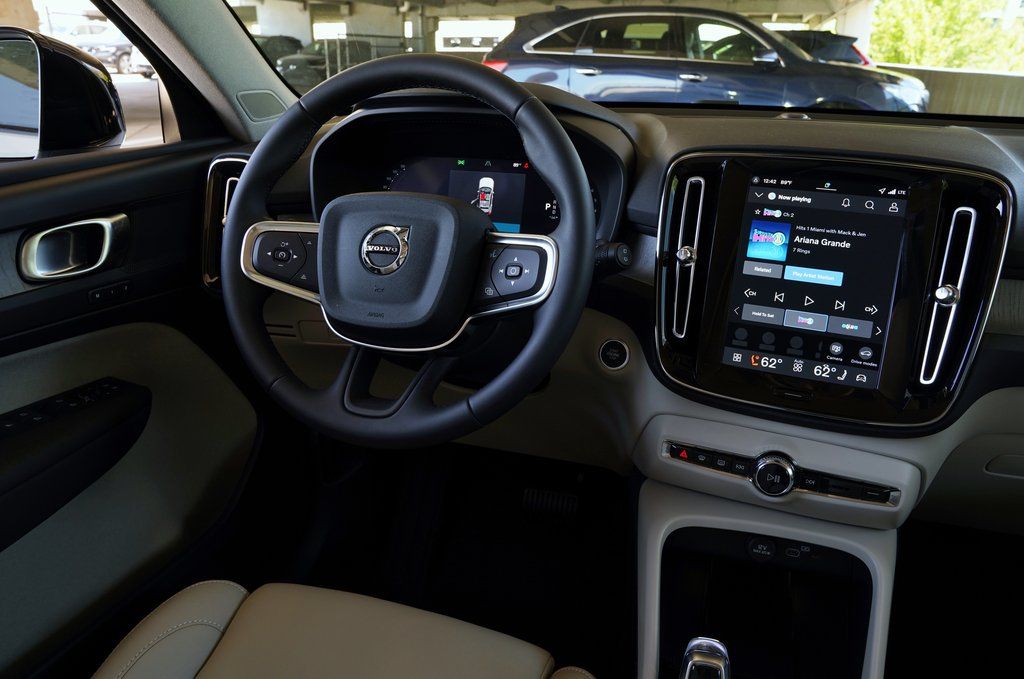 2026 Volvo XC40 Plus - Photo 11