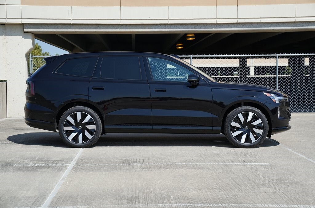 2025 Volvo EX90 Twin Motor Plus photo 3