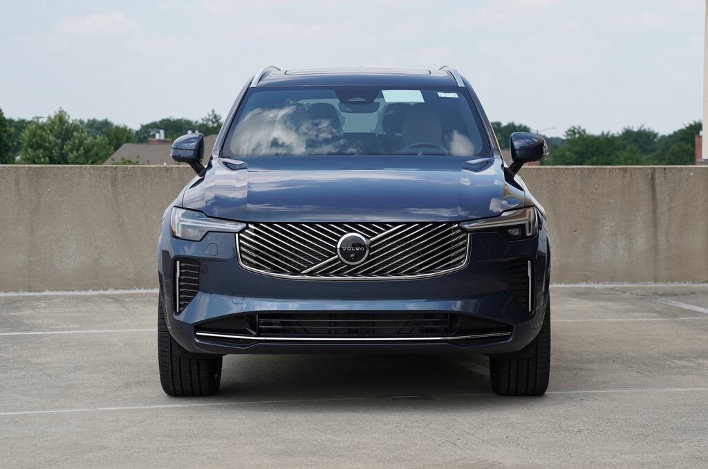 2026 Volvo XC90 Plus photo 2