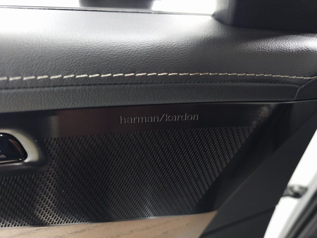 2025 Volvo XC90 Plus - Photo 11