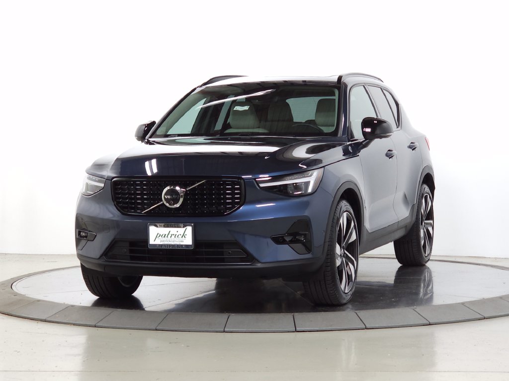 New 2026 Volvo XC40 B5 Ultra SUV