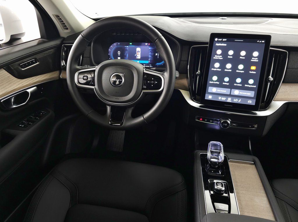2025 Volvo XC90 Plus - Photo 15