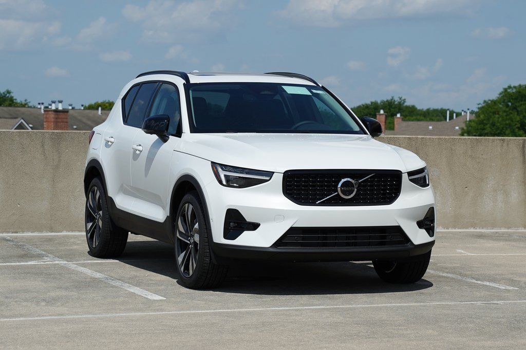 New 2026 Volvo XC40 B5 Ultra SUV