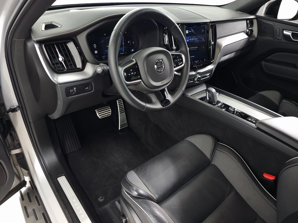 2022 Volvo XC60 B6 AWD R-Design 17
