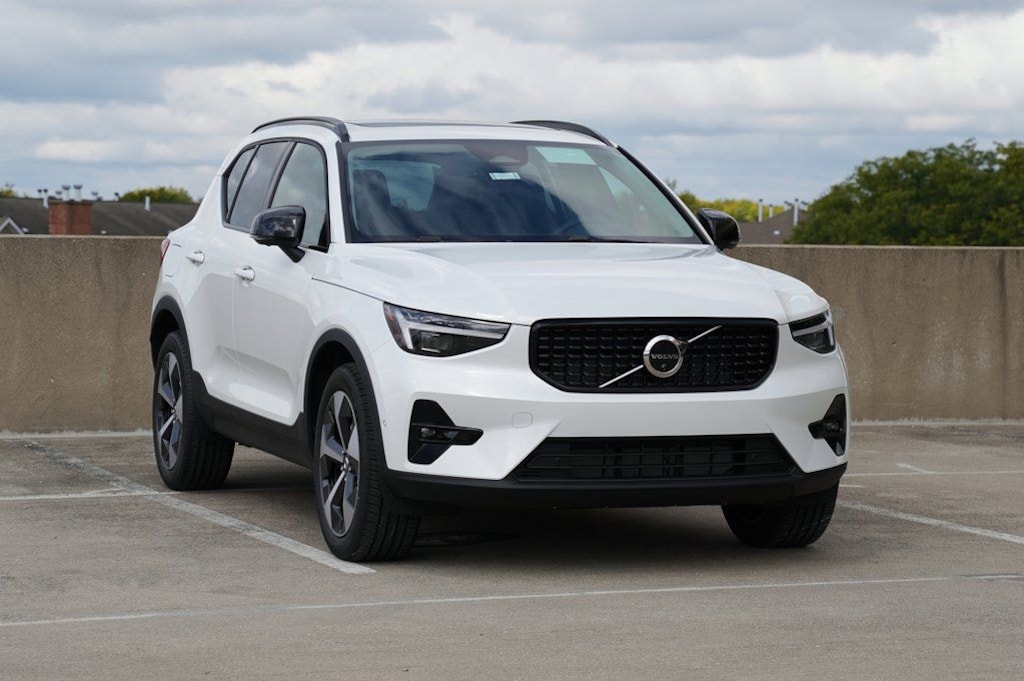 New 2026 Volvo XC40 B5 Plus SUV