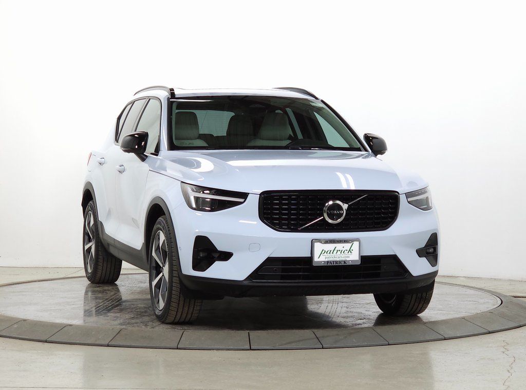 2026 Volvo XC40 B5 Plus Dark AWD's photo