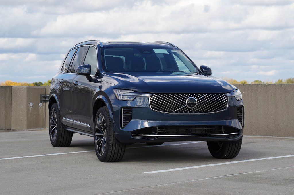 2026 Volvo XC90 B5 Plus Bright 4WD's photo