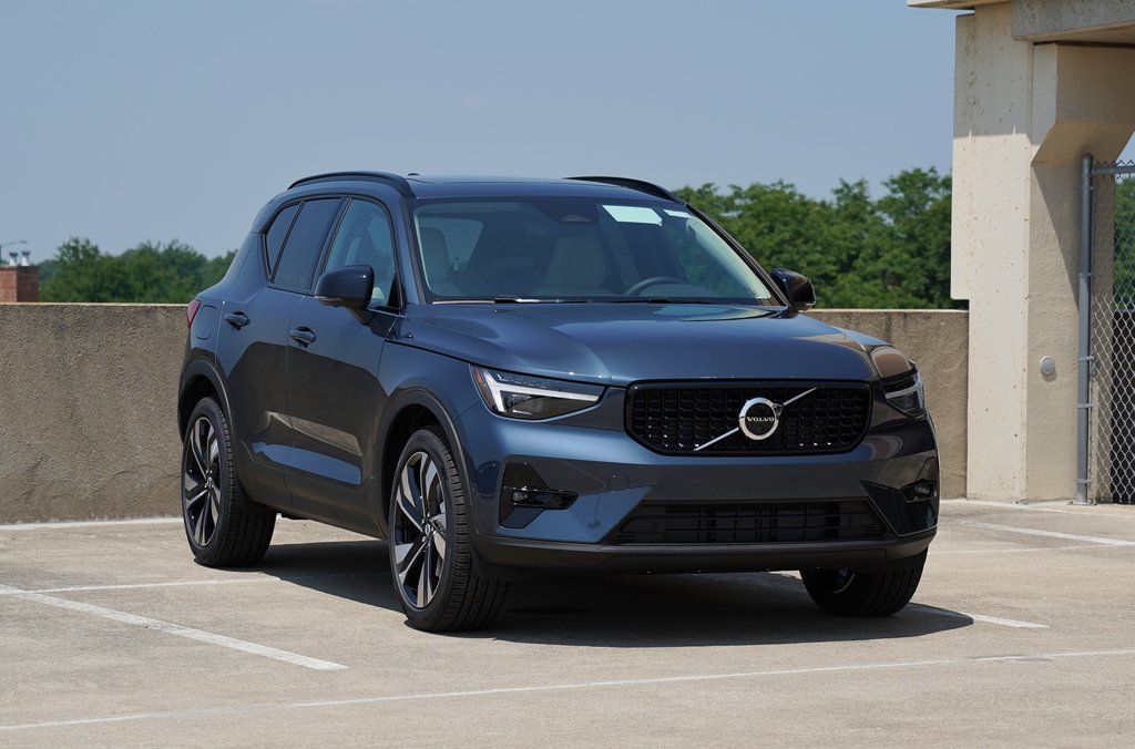 2026 Volvo XC40 B5 Ultra Dark AWD's photo