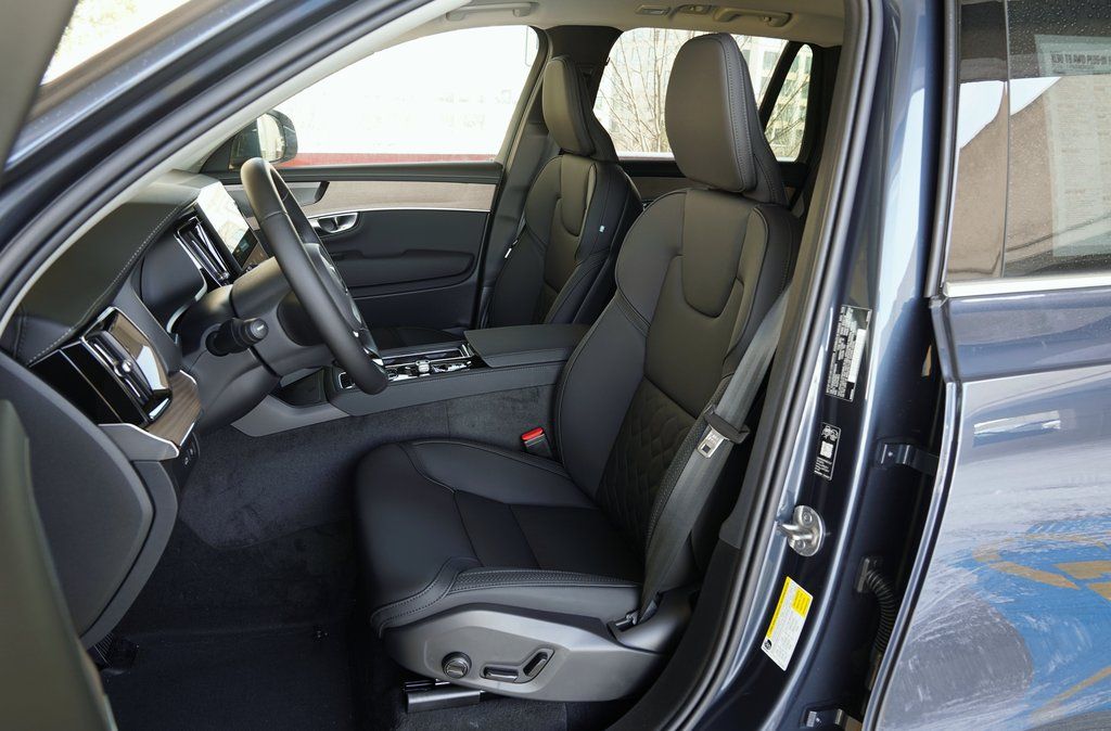 2026 Volvo XC90 Plus - Photo 9
