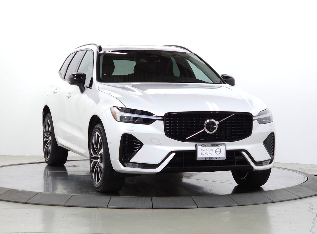 2024 Volvo XC60 B5 Plus Dark Theme AWD's photo