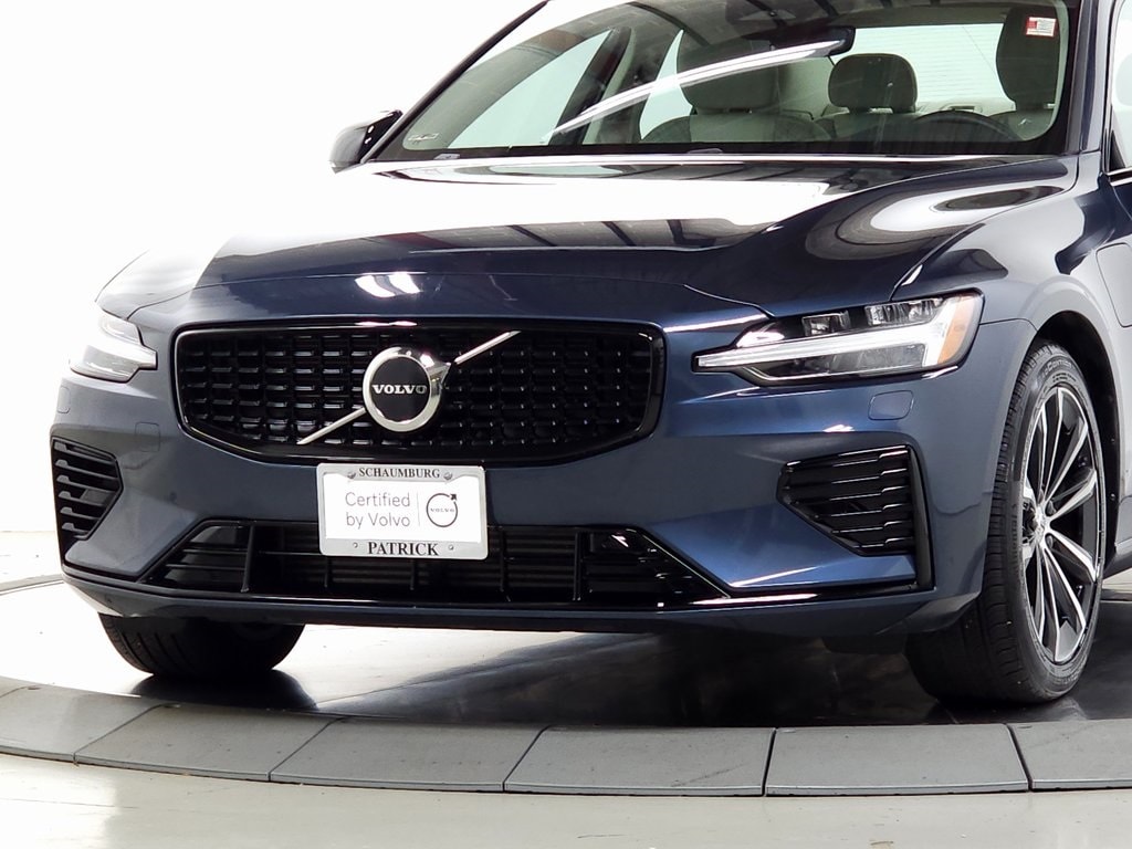 2023 Volvo S60 Recharge Plug-In Hybrid Core Dark 4