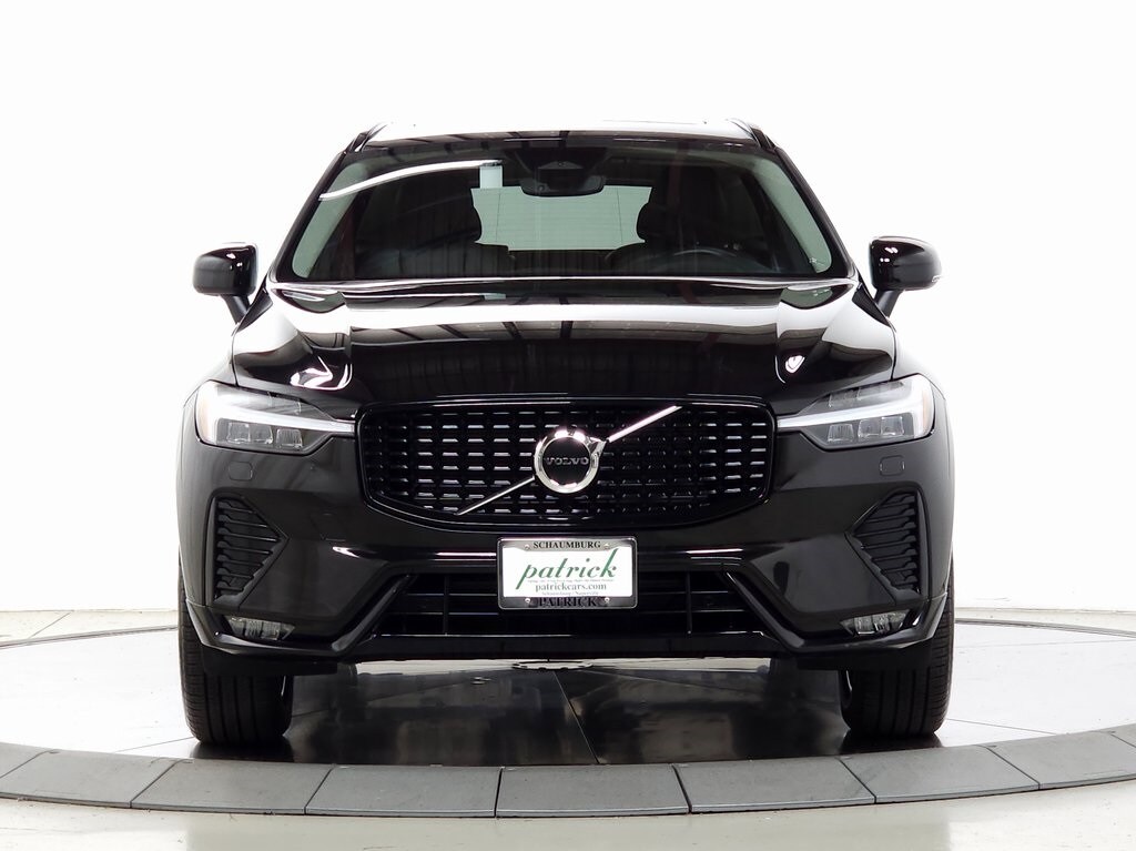 2025 Volvo XC60 B5 Core photo 2
