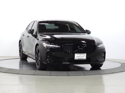 2022 Volvo S60 B5 Black Edition Momentum Sedan