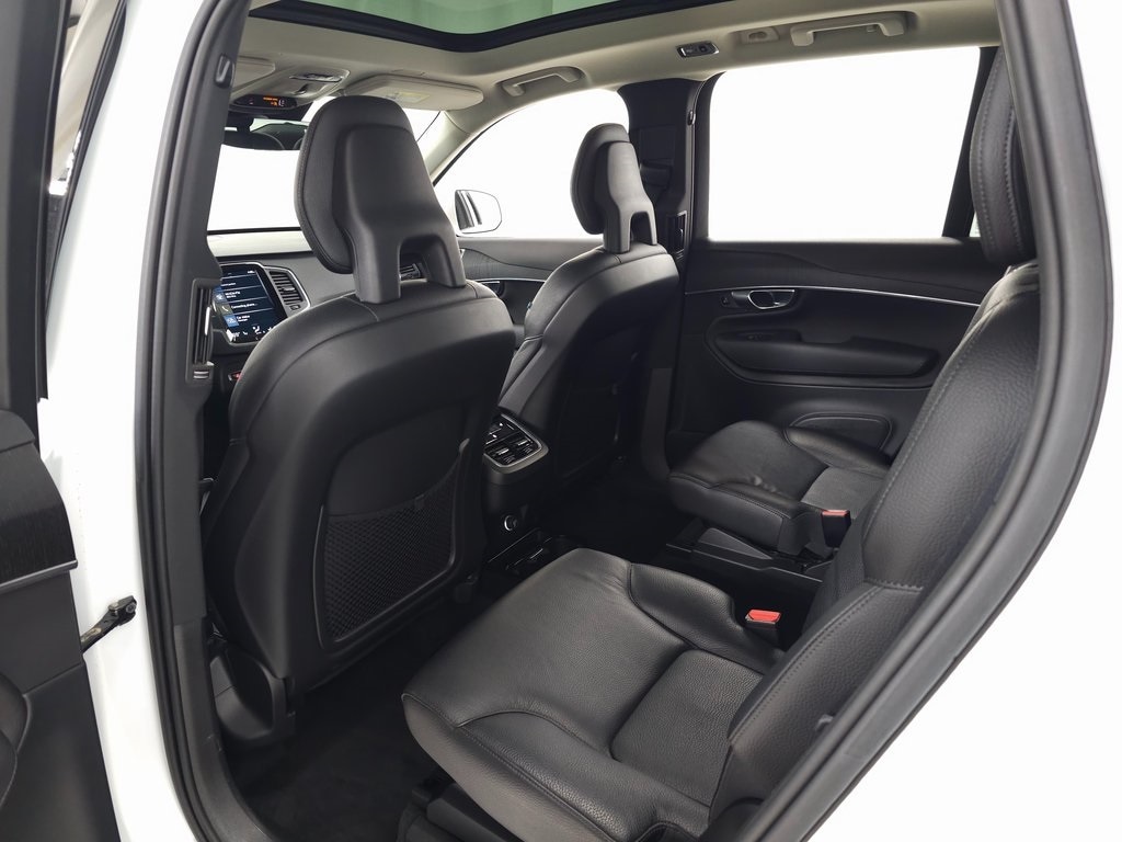 2020 Volvo XC90 T6 Momentum 6 Passenger 34