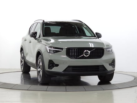 2023 Volvo XC40 B5 AWD Plus Dark SUV