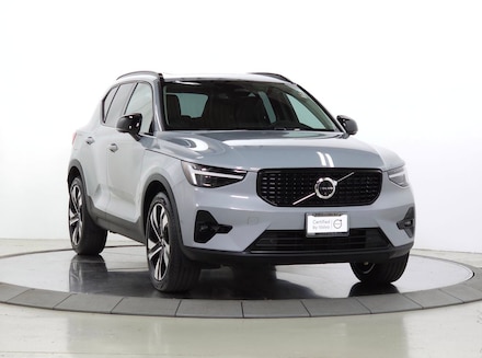 2024 Volvo XC40 B5 Ultimate Dark SUV