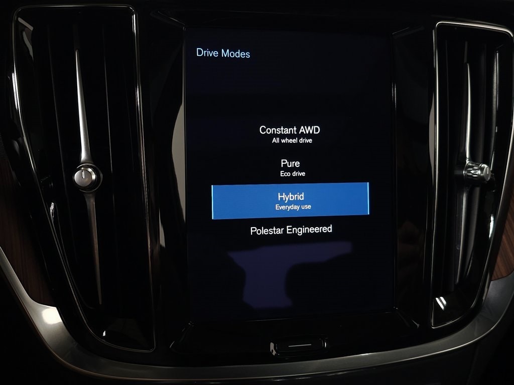 2021 Volvo S60 Recharge Plug-In Hybrid T8 R-Design Expression 28