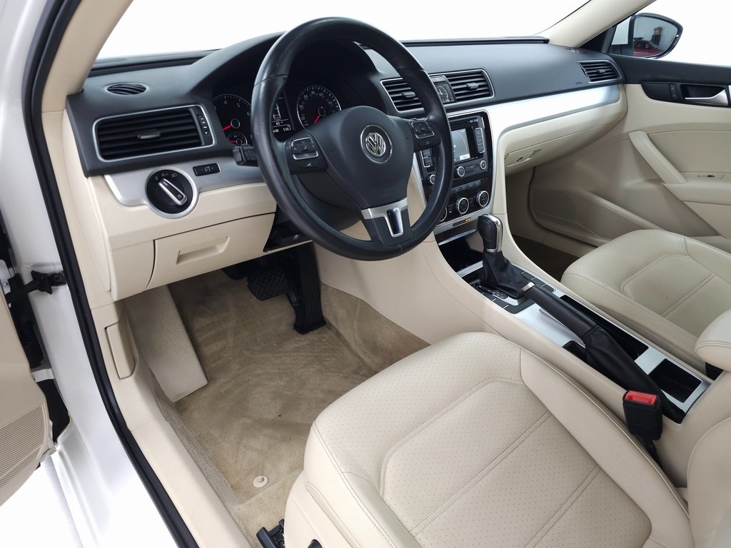 2012 Volkswagen Passat 2.5L SE 12