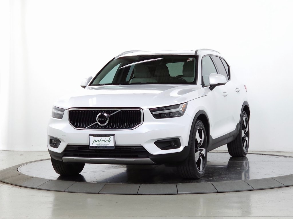 Used 2021 Volvo XC40 T5 Momentum SUV
