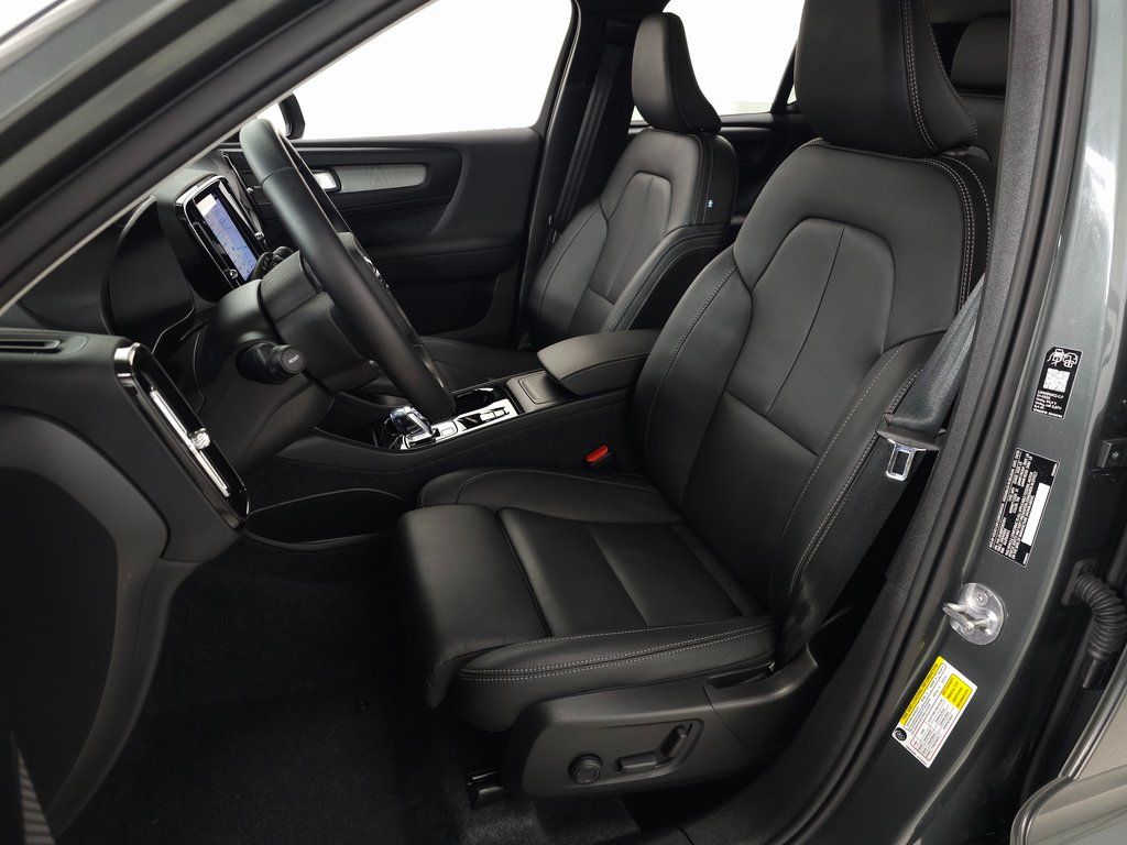 2026 Volvo XC40 Ultra - Photo 12