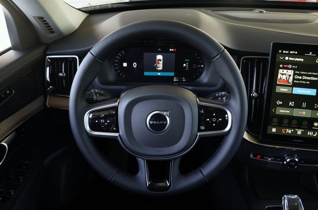 2026 Volvo XC90 Plus - Photo 13