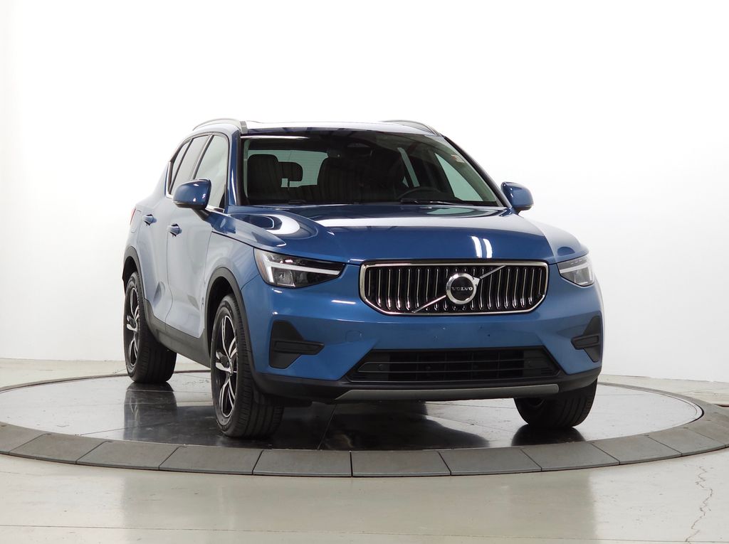 2025 Volvo XC40 B5 Core Bright AWD's photo