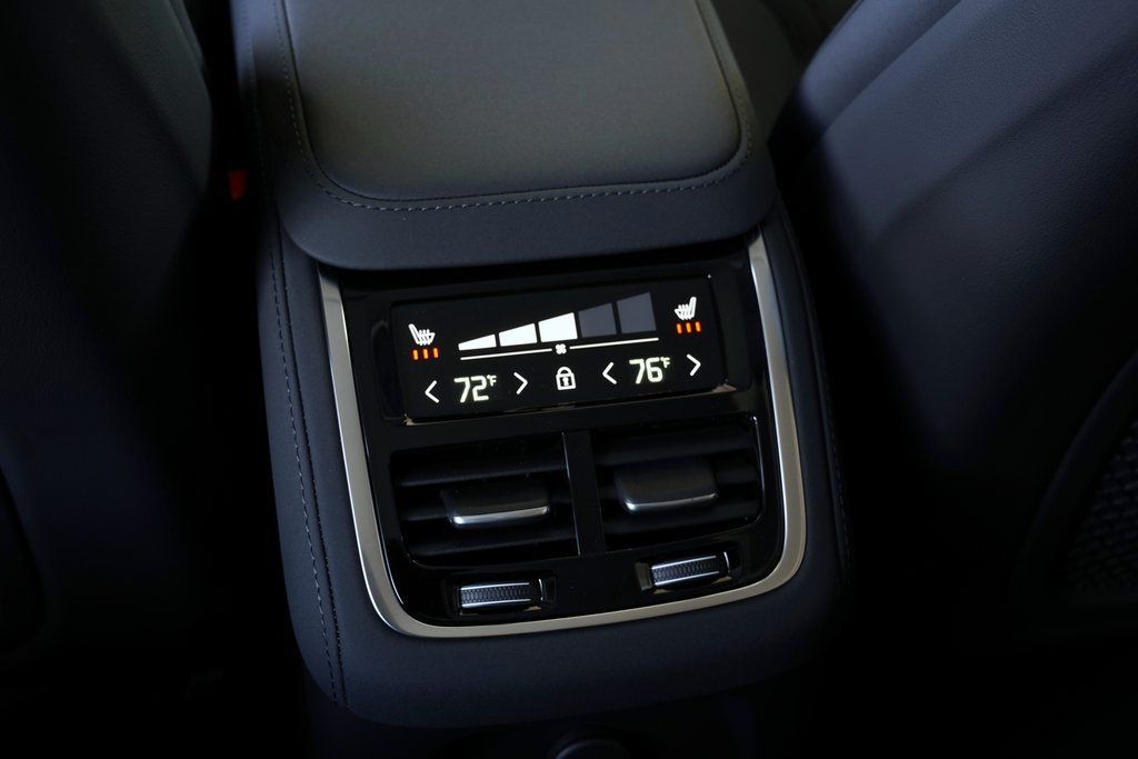 2026 Volvo XC90 Plus - Photo 24