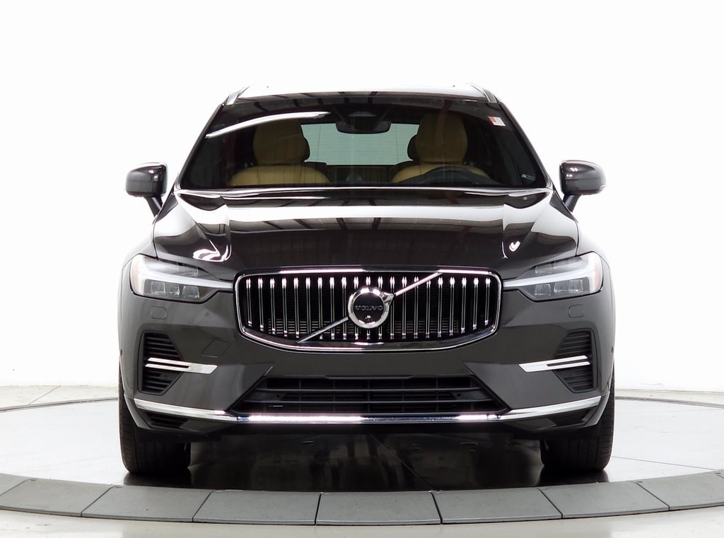 2022 Volvo XC60 Recharge Plug-In Hybrid eAWD Inscription 2