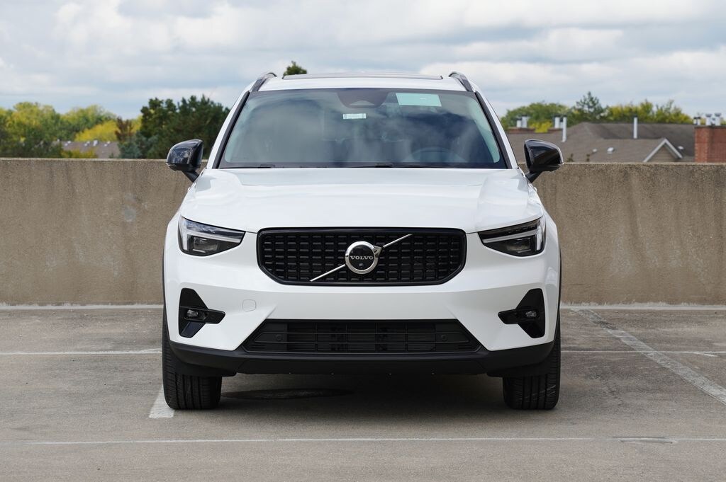 New 2026 Volvo XC40 B5 Plus SUV