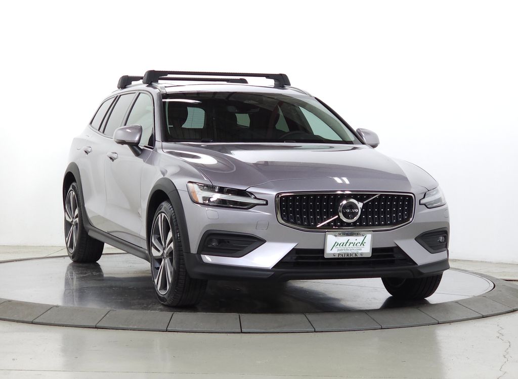 2026 Volvo V60 Cross Country B5 Plus AWD's photo