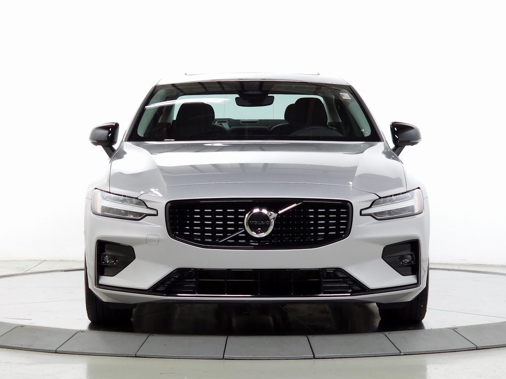 2024 Volvo S60 B5 Plus Dark 2